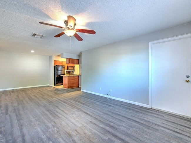 Photo - 213 Berry Tree Pl