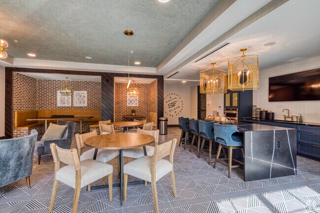 Social area - 8733 Rooks Park Cir Tampa, FL 33619