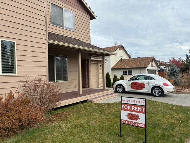 Building Photo - 1302 NE Tucson Way Unit #2