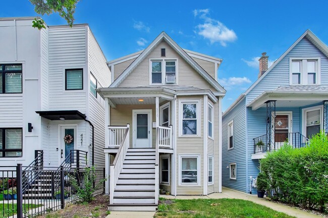 Building Photo - 4219 N Albany Ave Unit 2