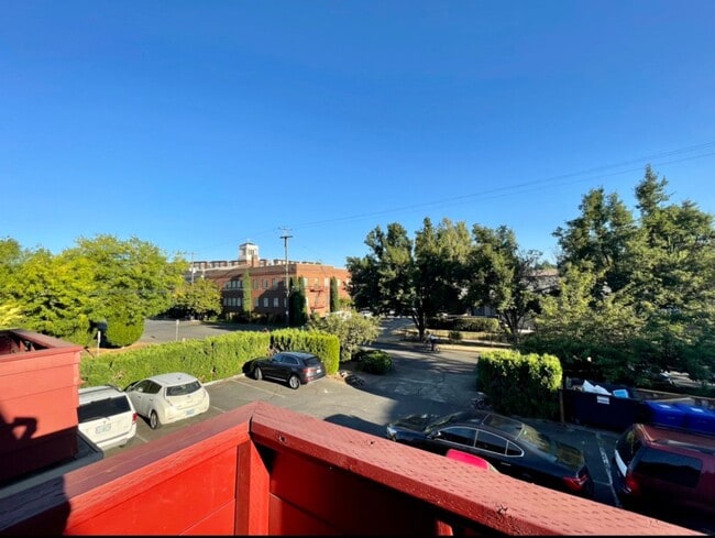 Photo - Vintage Upstairs 2 Bedroom With Patio In Hollywood District ~ Near It All! Off Street Parking~ Pe... Unit 4510