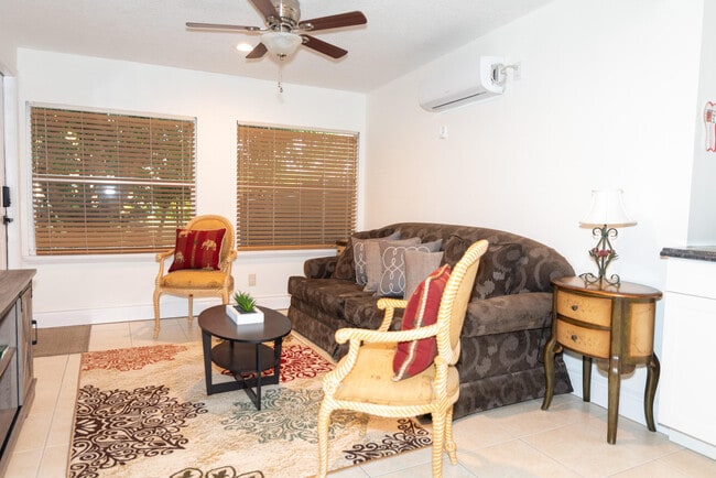 Photo - 820 Lantern Tree Ln