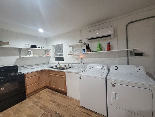 Photo - 721 E High St Unidad B