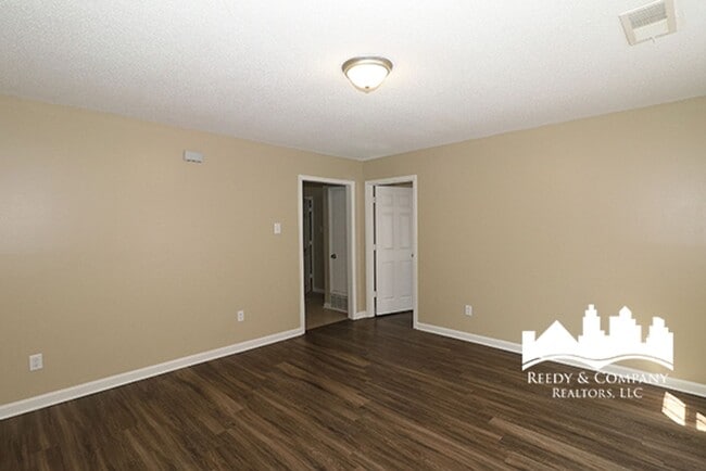 Photo - 275 Gracewood St