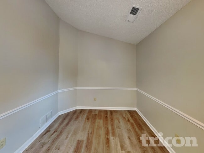 Photo - 623 Lockhart Ct NE Casa