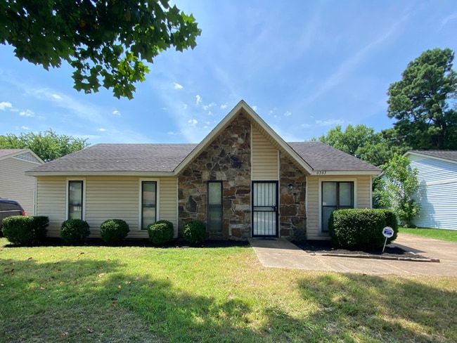 3BR/2BA Millington Rental with Hardwood Floors, Rustic Fireplace & Large Yard - 3BR/2BA Millington Rental with Hardwood Floors, Rustic Fireplace & Large Yard