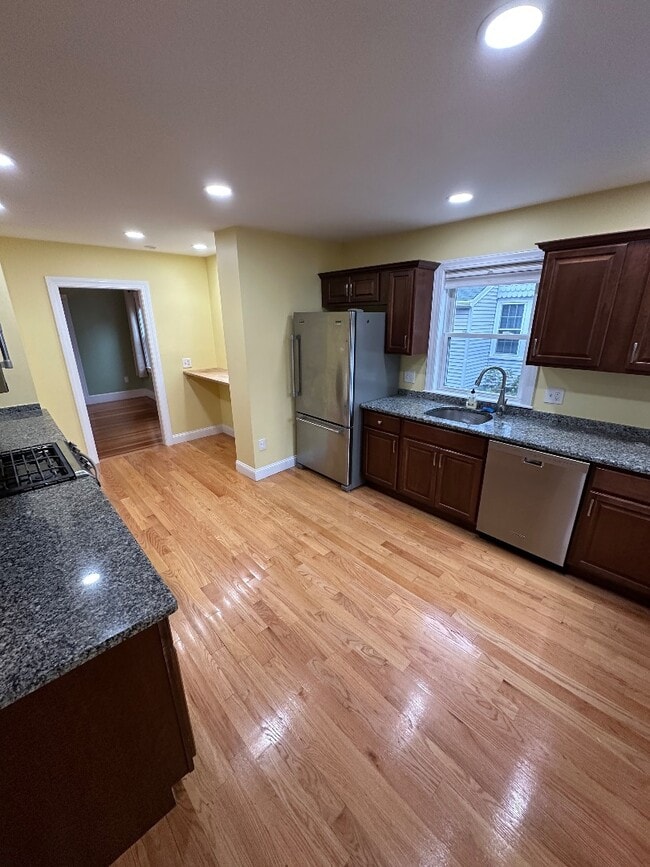 Building Photo - 151 Edinboro St