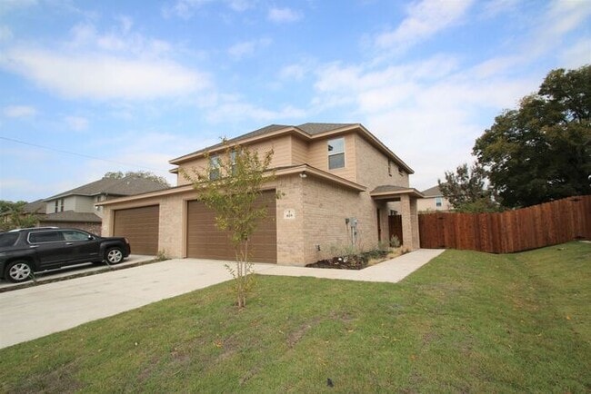 Photo - Townhome @ Jameson St. | Luxury 3 Bed / 2.5 Bath | Private Fenced Backyard