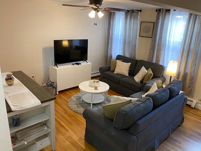 Photo - 470 E 3rd St Unit 1