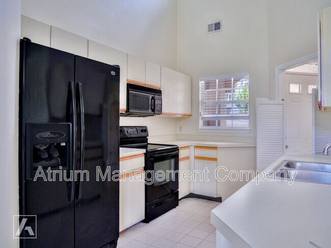 Photo - 1429 Farrindon Cir