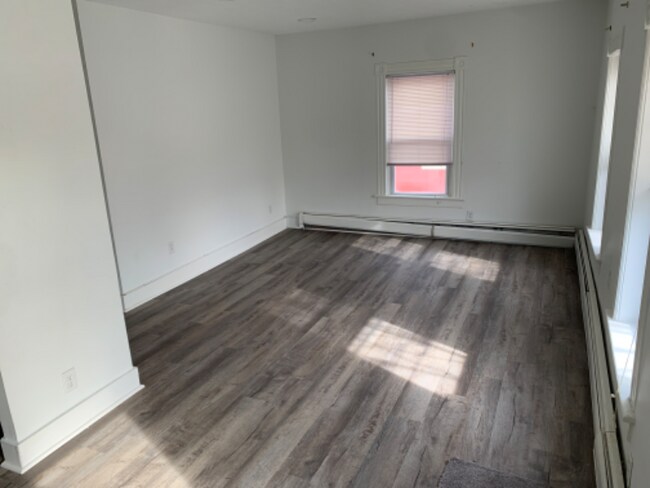 Photo - 29 Pioneer Rd Unit A