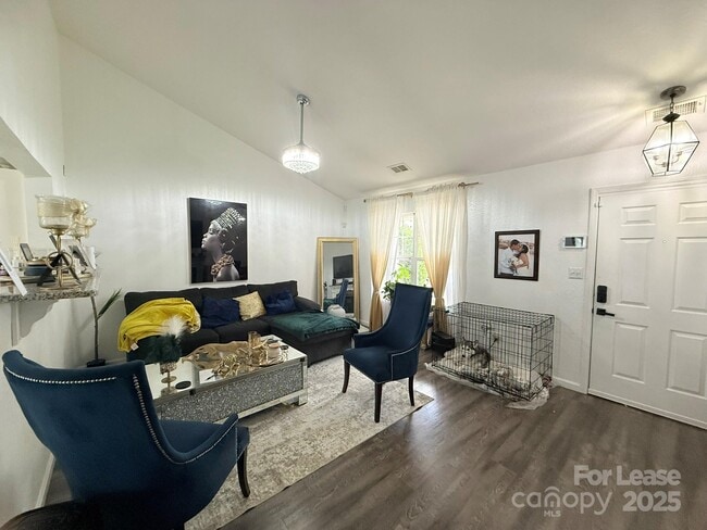 Photo - 856 Raindrops Rd