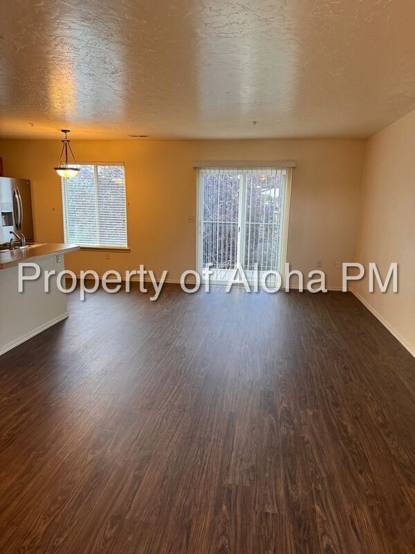 Photo - 1057 W Pine Ave