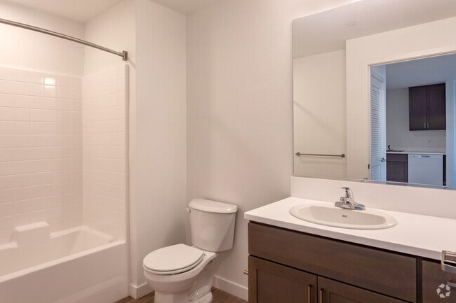 1BR,1BA - 571SF - Bathroom