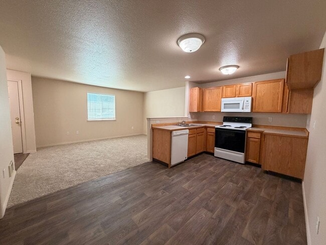 Photo - 2561 NW Cedar Ave