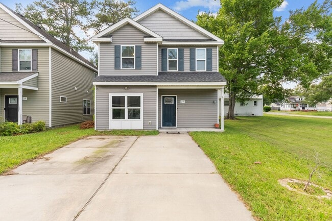 Building Photo - Spacious 4-Bedroom Home with First-Floor S...