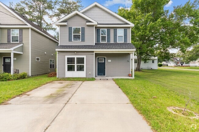 Building Photo - Spacious 4-Bedroom Home with First-Floor S...