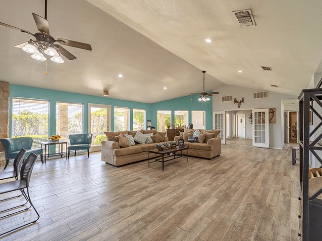 Mira Nuestra casa club! - Summit on the Lake in Fort Worth TX