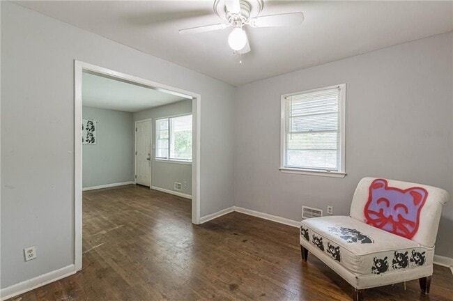 Photo - 350 Brooks Ave SW