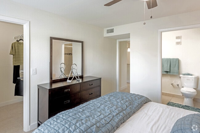 2BR, 2BA - 1,064 SF