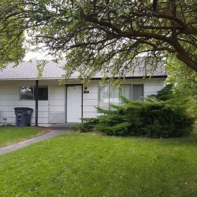 Photo - 1208-1210 Vandenberg Ave Unidad 1210 Vandenberg