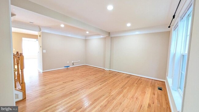 Building Photo - 211 Shirley Square SE