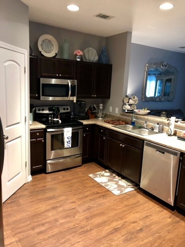 Amazing townhome in Richmond Hill For Rent in Richmond Hill, GA