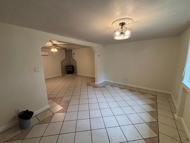Photo - 2895 Willow St