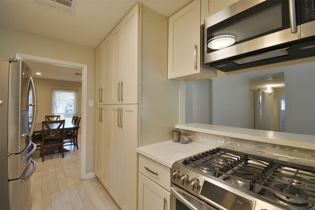 Building Photo - 1420 Sweet Gum Ln