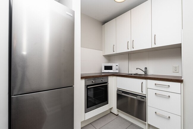 Building Photo - 56 Maitland Street Unit 212