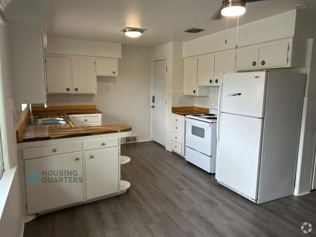 Building Photo - 2008 N Washington St Rental