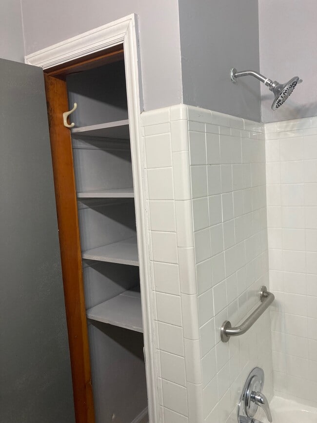 Building Photo - 1089 Longshore Dr