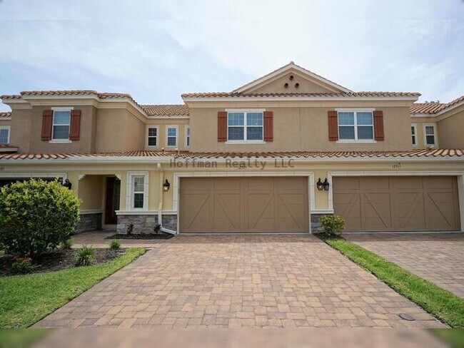 Building Photo - 3 Bedroom, 2.5 bath, 2 car garage Luxury Townhouse in Citrus Park