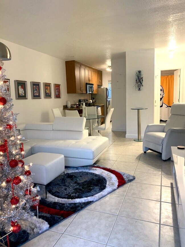 Photo - 2643 NE 8th Ave Unidad 12