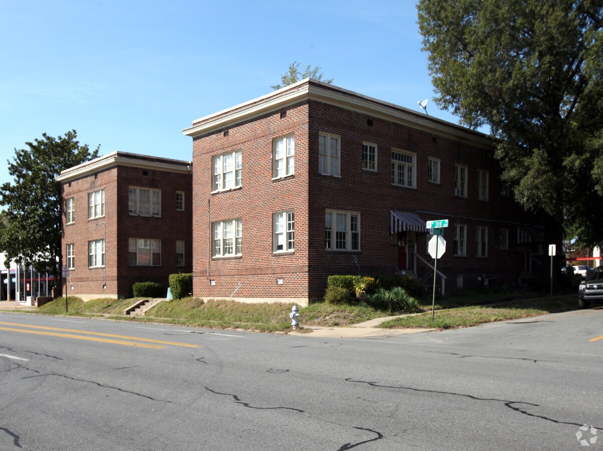 Photo - Courtyard Apartments