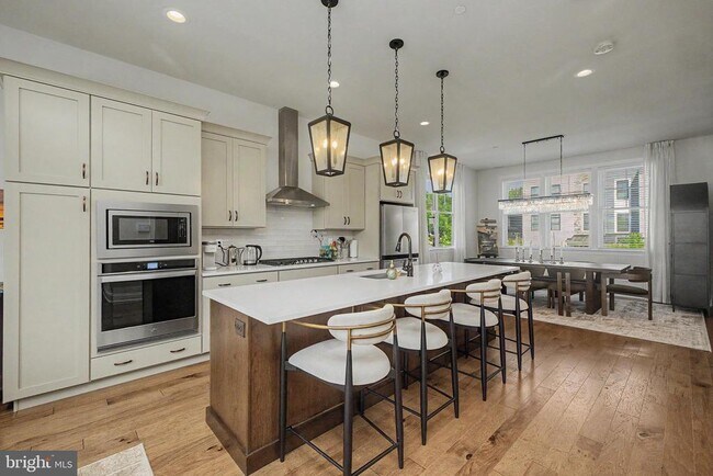 Photo - 300 Squire Dr