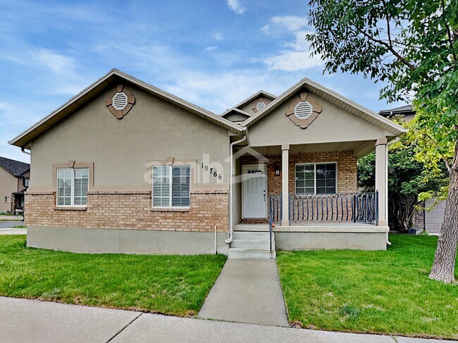 Building Photo - 10766 N Cypress Rental