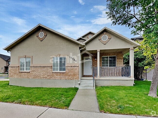 Building Photo - 10766 N Cypress Rental