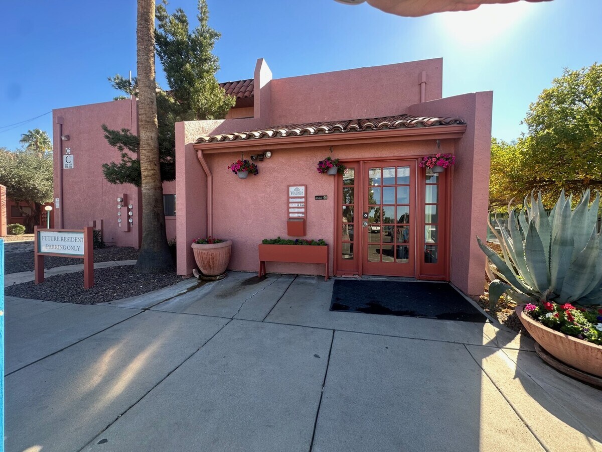 Photo - Valencia Gardens Apartments