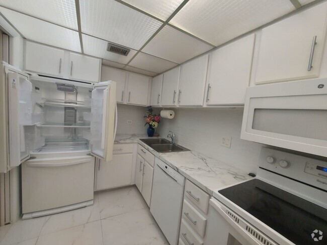 Building Photo - 3710 Inverrary Dr Unit 3A Rental