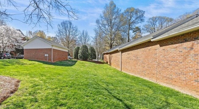 Photo - 5601 Fairview Rd