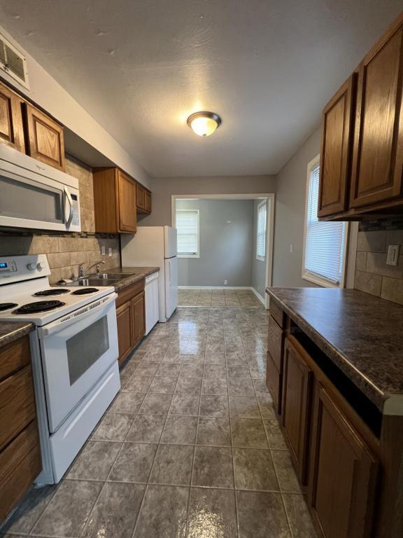 Photo - 635 N Hazelwood Ave