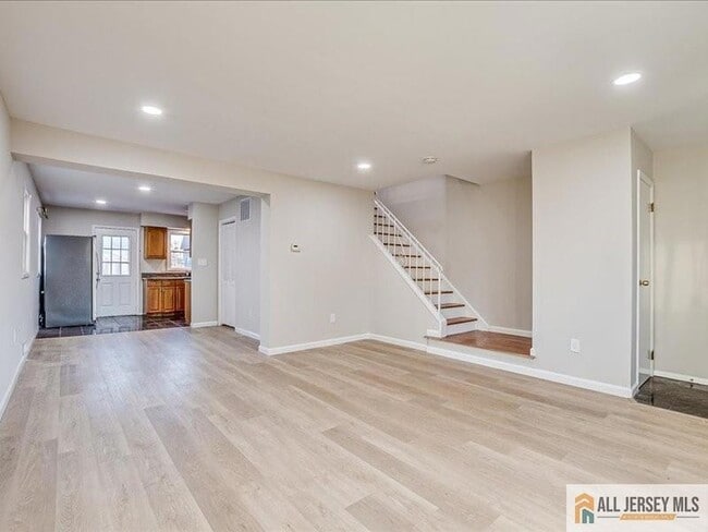 11 Hyde Ave