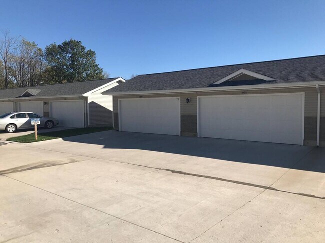 Photo - 825 Parker Blvd