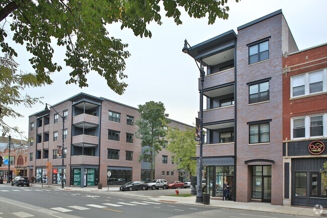 Building Photo - 904 W Montana St Rental