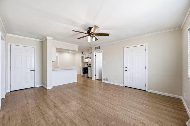 Photo - 2421 W Anderson Ave