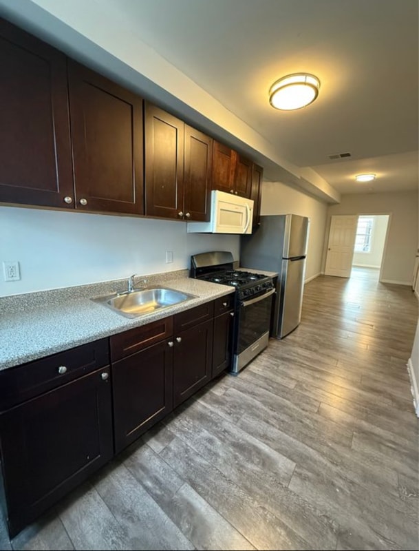 Building Photo - 148 3rd St Unit 3