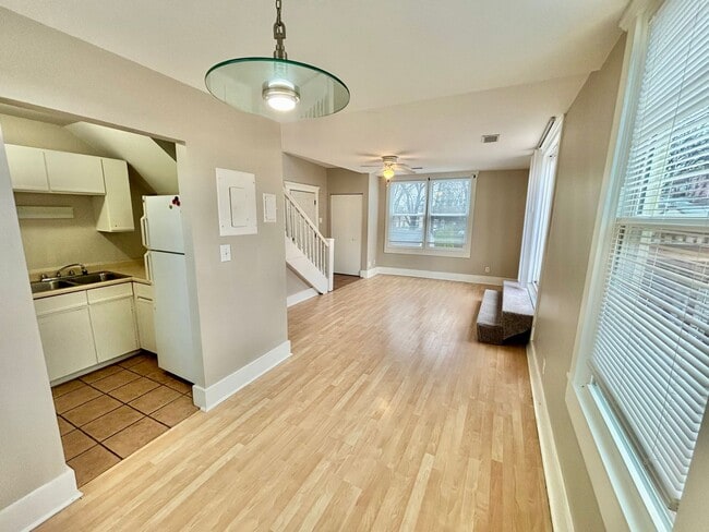 Photo - 119 E Oak St Unit #3