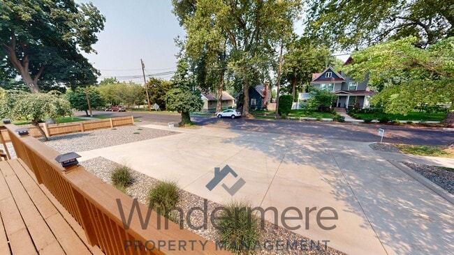 Photo - 834/836 Whitman Unit 836