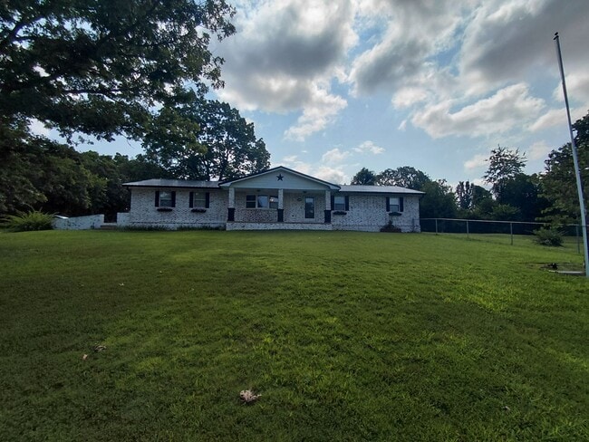 Building Photo - 14490 Hilltop Rd